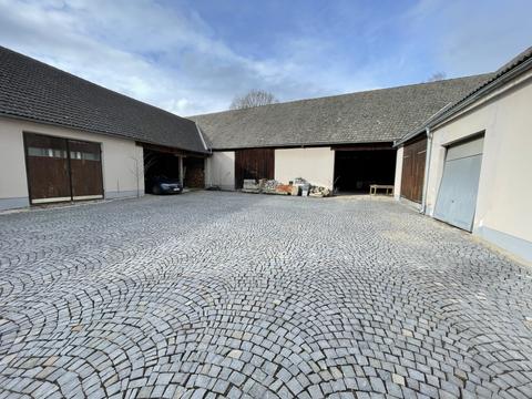 Kunstvolles Kopfsteinpflaster-Zugang zum Stadl